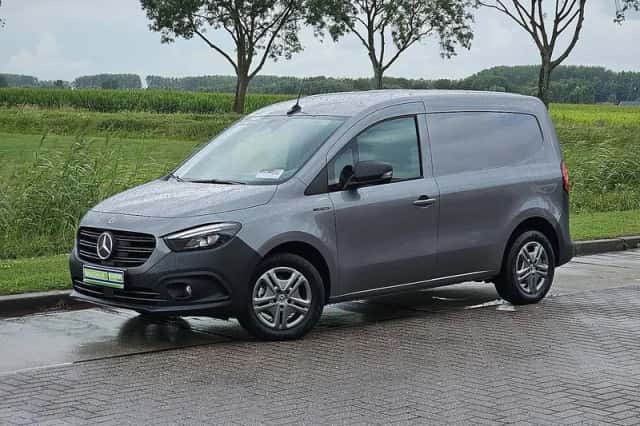 Mercedes-Benz eCitan (2024) thumbnail 2