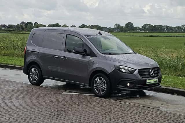 Mercedes-Benz eCitan (2024) thumbnail 4