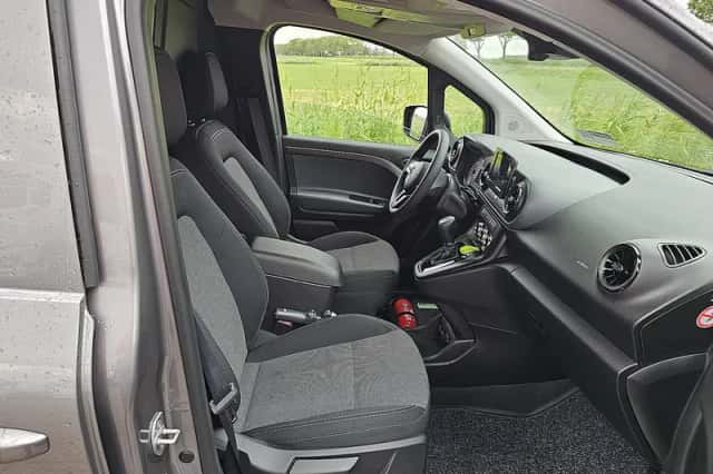 Mercedes-Benz eCitan (2024) thumbnail 6