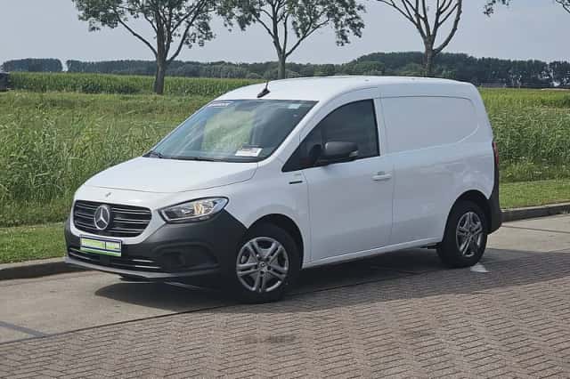 Mercedes-Benz eCitan (2025) thumbnail 2