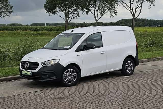 Mercedes-Benz eCitan (2024) thumbnail 2