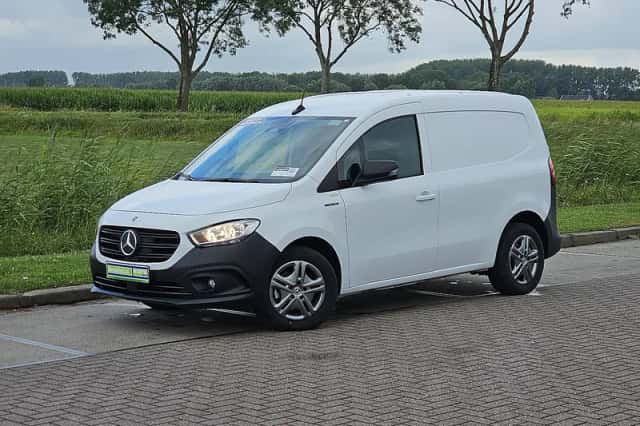 Mercedes-Benz eCitan (2024) thumbnail 2