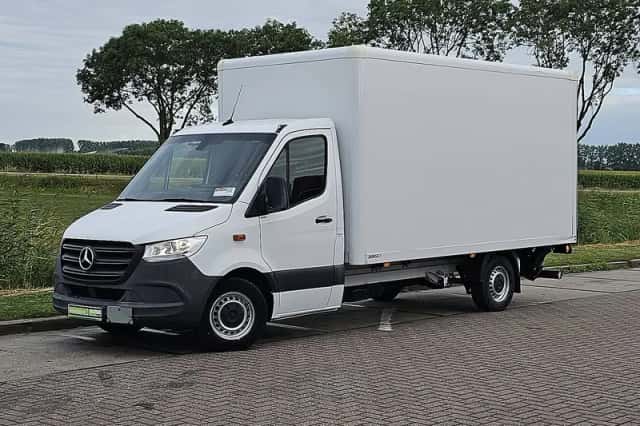 Mercedes-Benz Sprinter (2021) thumbnail 2