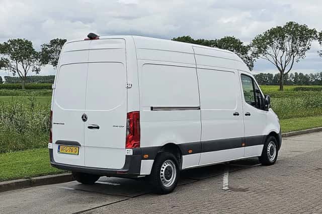 Mercedes-Benz Sprinter (2020) thumbnail 3