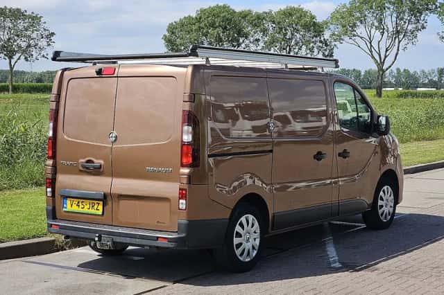 Renault Trafic (2016) thumbnail 3