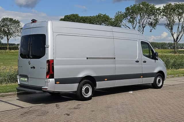 Mercedes-Benz Sprinter (2023) thumbnail 3