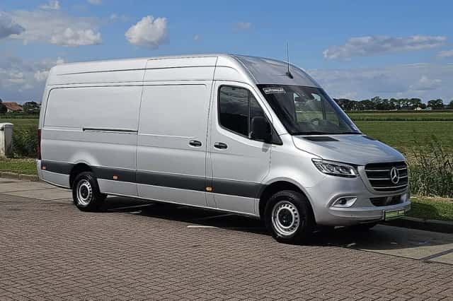 Mercedes-Benz Sprinter (2023) thumbnail 4