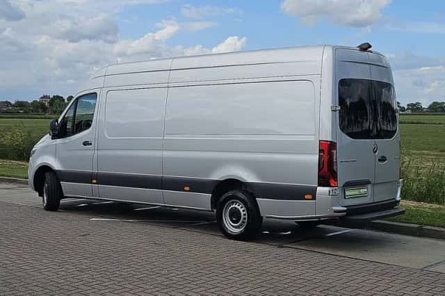 Mercedes-Benz Sprinter (2023) thumbnail 5