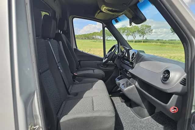 Mercedes-Benz Sprinter (2023) thumbnail 6