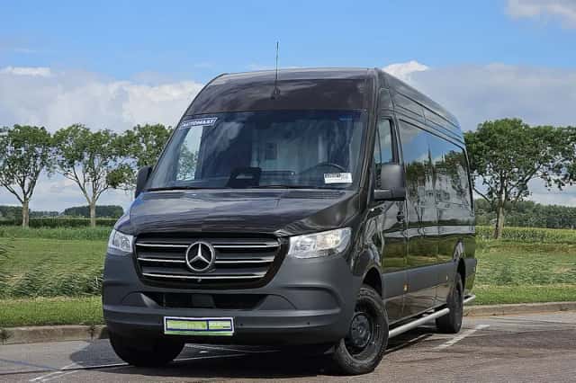 Mercedes-Benz Sprinter (2024) thumbnail 1