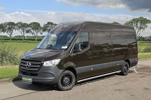 Mercedes-Benz Sprinter (2024) thumbnail 2