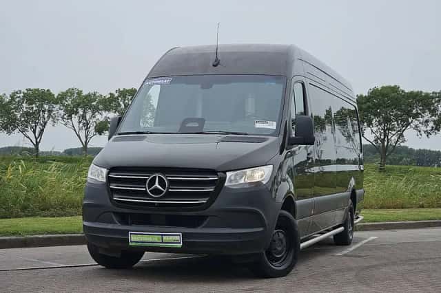 Mercedes-Benz Sprinter (2024) thumbnail 1