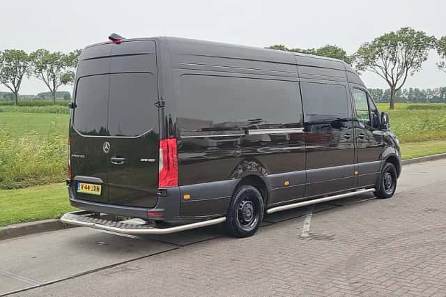 Mercedes-Benz Sprinter (2024) thumbnail 3