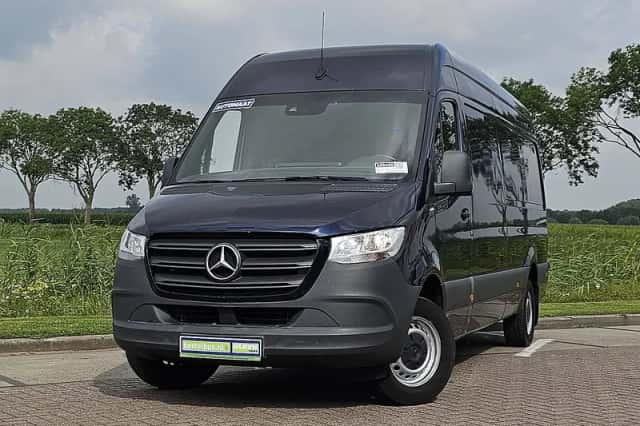 Mercedes-Benz Sprinter (2024) thumbnail 1