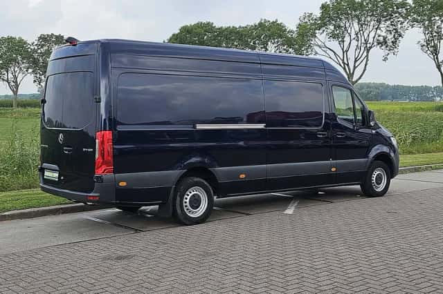 Mercedes-Benz Sprinter (2024) thumbnail 3