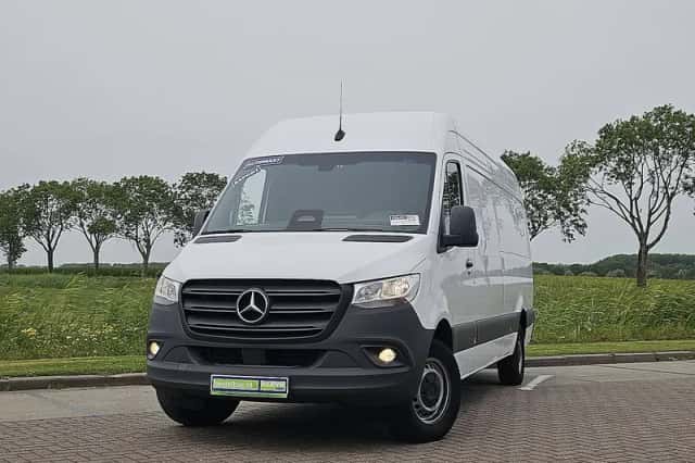 Mercedes-Benz Sprinter (2024) thumbnail 1