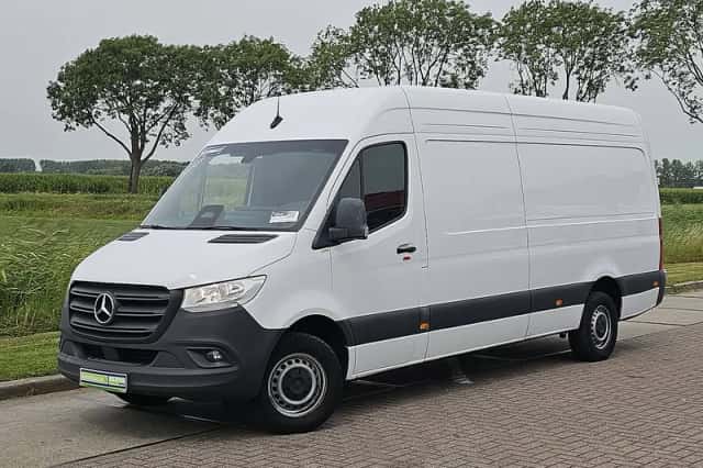 Mercedes-Benz Sprinter (2024) thumbnail 2
