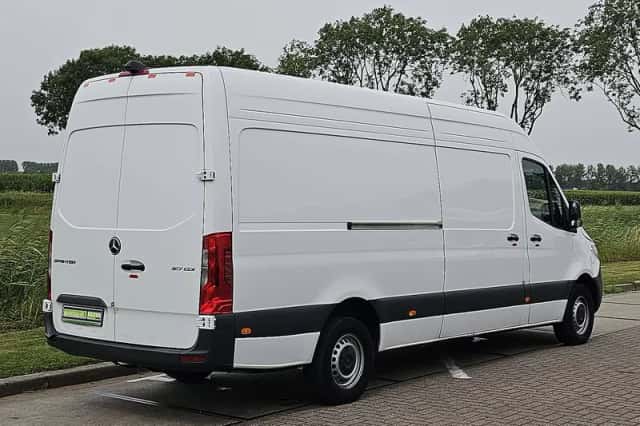 Mercedes-Benz Sprinter (2024) thumbnail 3