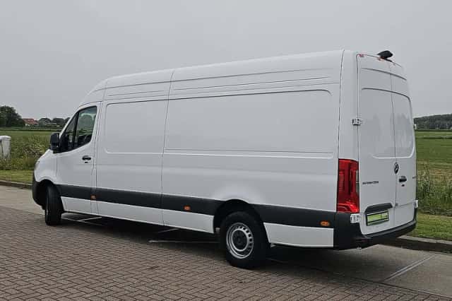 Mercedes-Benz Sprinter (2024) thumbnail 5
