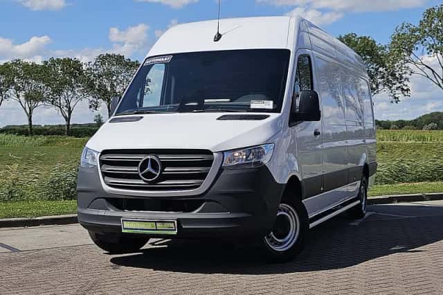Mercedes-Benz Sprinter (2024) thumbnail 1