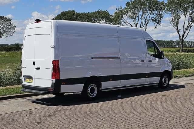 Mercedes-Benz Sprinter (2024) thumbnail 3