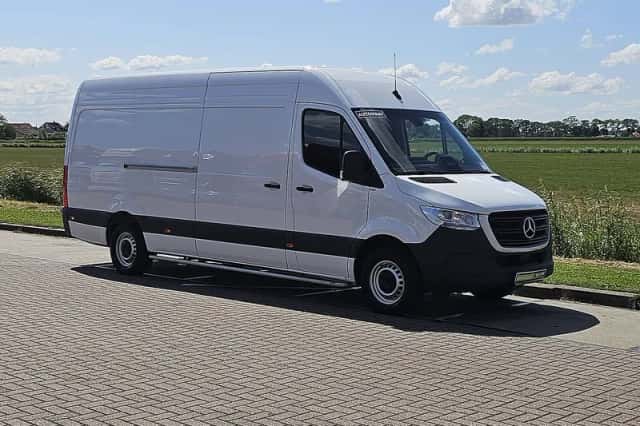 Mercedes-Benz Sprinter (2024) thumbnail 4