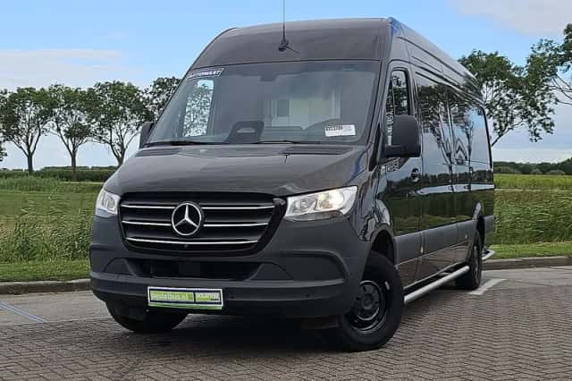 Mercedes-Benz Sprinter (2024) thumbnail 1
