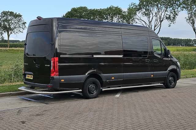 Mercedes-Benz Sprinter (2024) thumbnail 3