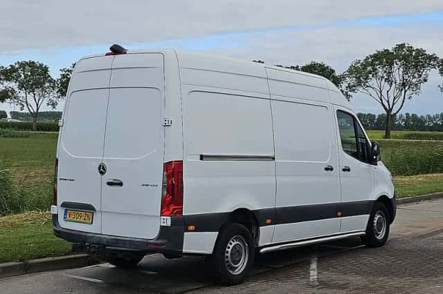 Mercedes-Benz Sprinter (2019) thumbnail 3