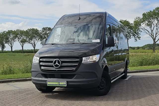 Mercedes-Benz Sprinter (2024) thumbnail 1