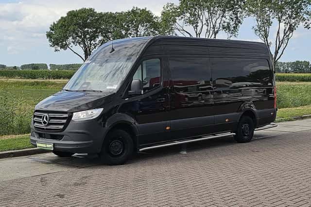 Mercedes-Benz Sprinter (2024) thumbnail 2