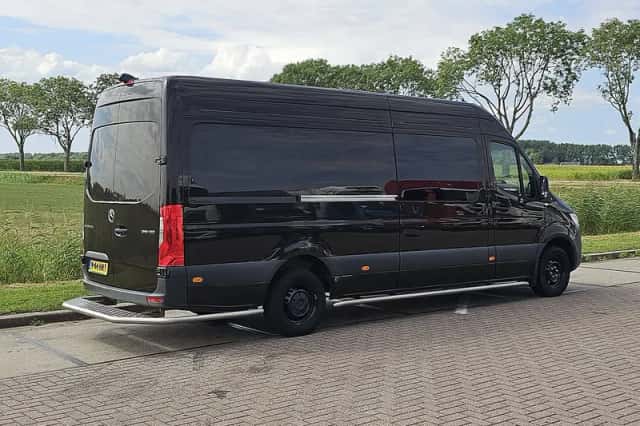 Mercedes-Benz Sprinter (2024) thumbnail 3