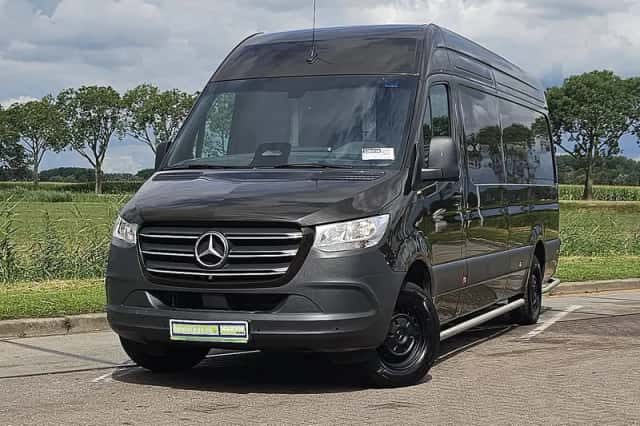 Mercedes-Benz Sprinter (2024) thumbnail 1
