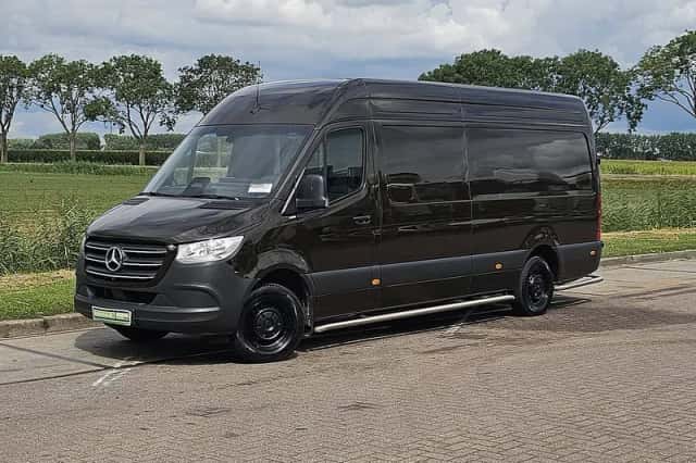 Mercedes-Benz Sprinter (2024) thumbnail 2