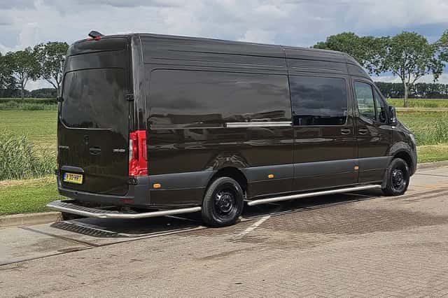 Mercedes-Benz Sprinter (2024) thumbnail 3