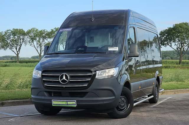 Mercedes-Benz Sprinter (2024) thumbnail 1