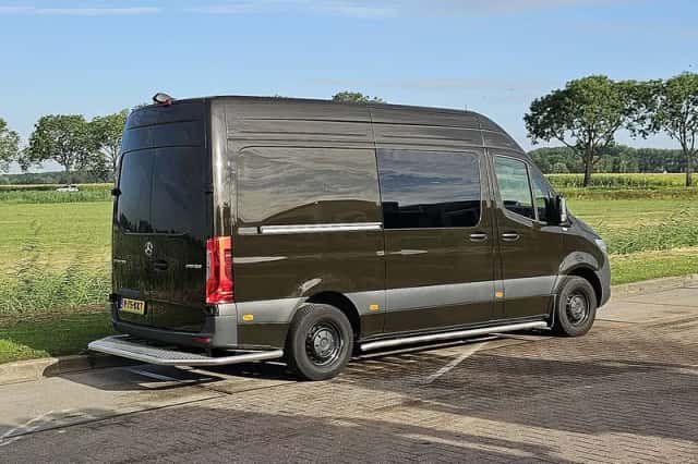 Mercedes-Benz Sprinter (2024) thumbnail 3