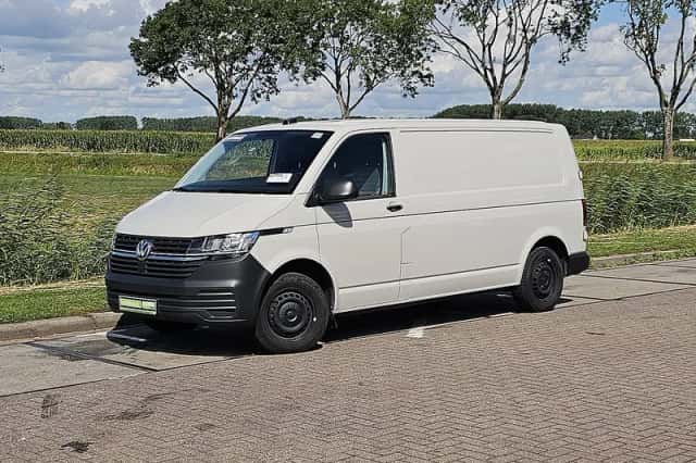 Volkswagen Transporter (2024) thumbnail 2