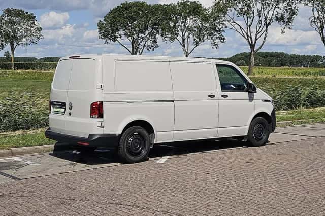 Volkswagen Transporter (2024) thumbnail 3