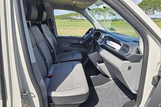 Volkswagen Transporter (2024) thumbnail 6
