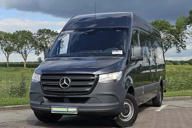 Mercedes-Benz Sprinter (2023) thumbnail 1