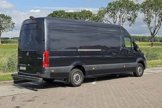 Mercedes-Benz Sprinter (2023) thumbnail 3