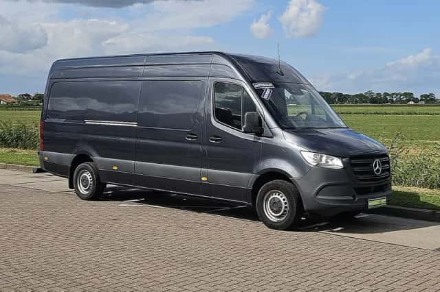 Mercedes-Benz Sprinter (2023) thumbnail 4