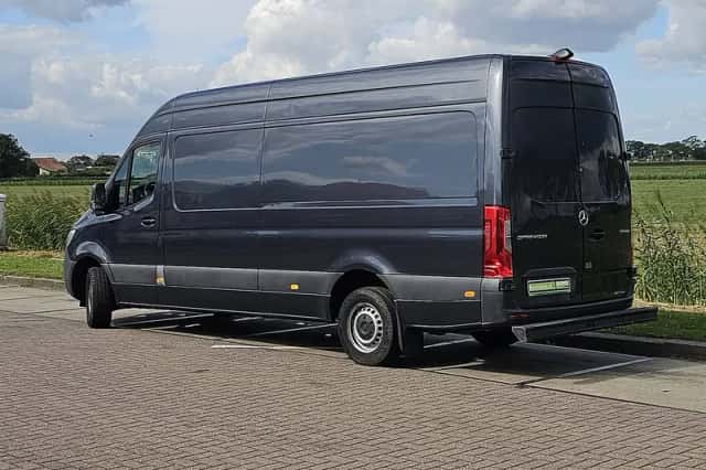 Mercedes-Benz Sprinter (2023) thumbnail 5