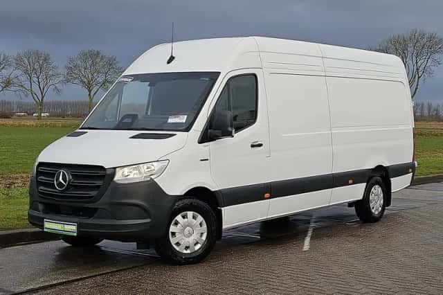Mercedes-Benz eSprinter (2025) thumbnail 2