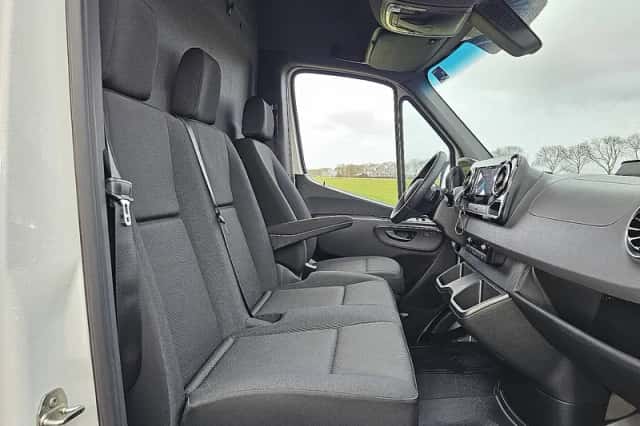 Mercedes-Benz eSprinter (2025) thumbnail 6