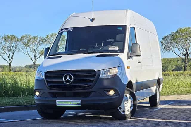 Mercedes-Benz Sprinter (2024) thumbnail 1