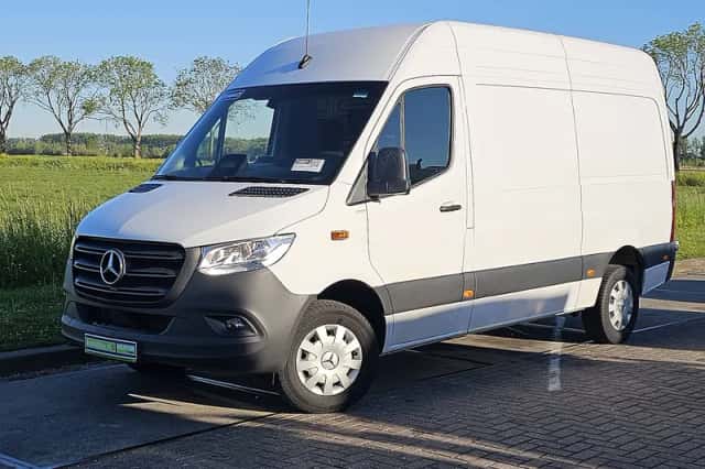 Mercedes-Benz Sprinter (2024) thumbnail 2