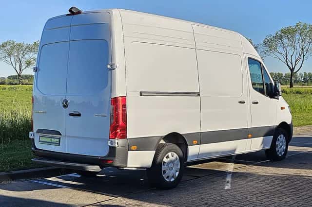 Mercedes-Benz Sprinter (2024) thumbnail 3