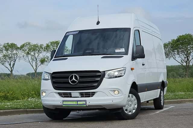 Mercedes-Benz Sprinter (2024) thumbnail 1